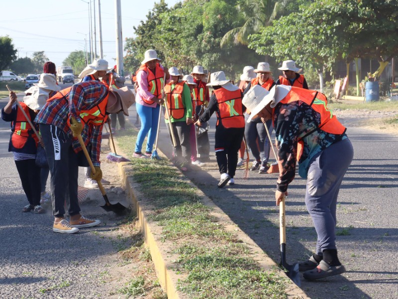 Emplean a migrantes varados tras las restricciones de Trump