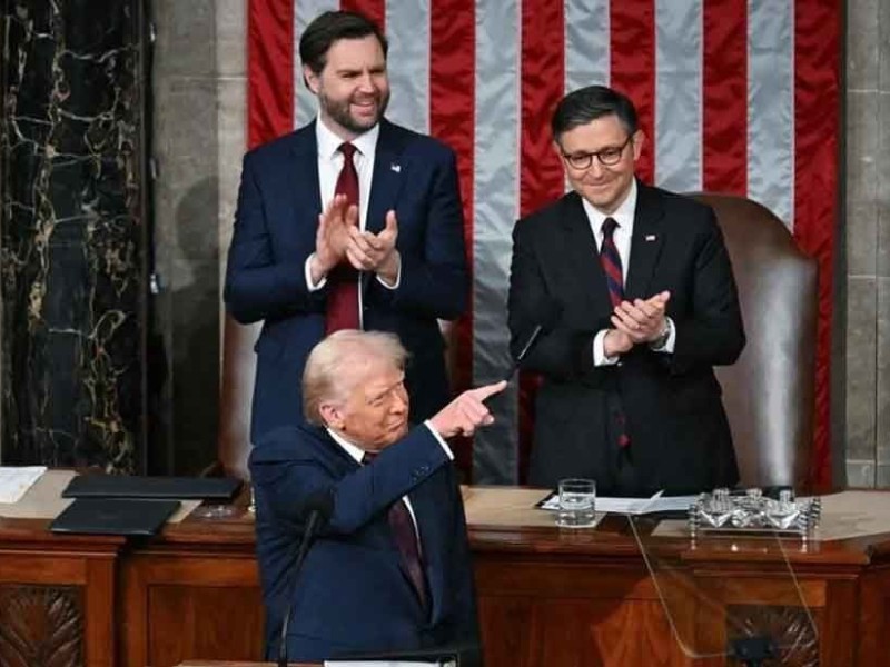 Entre protestas en el Congreso, Trump da primer mensaje