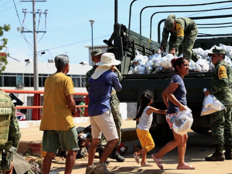 Envían víveres a afectados en Acapulco por huracán 