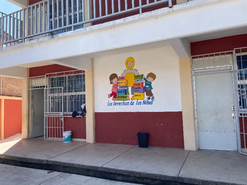 Escuela en riesgo de perder personal por baja matrícula estudiantil