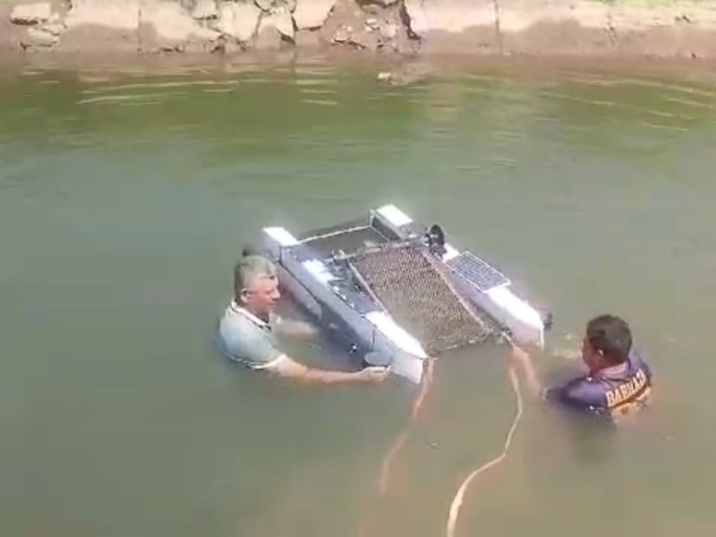 Estudiantes crean robot para eliminar basura de canales en Cajeme