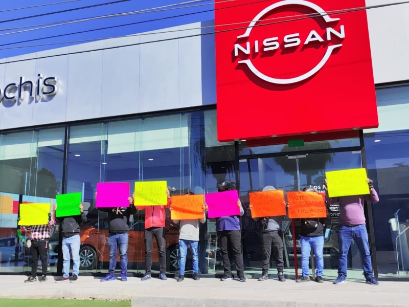 Exigen justicia por Juan Alonso, repartidor embestido por auto demo