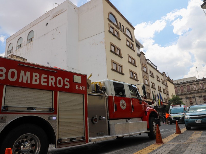 Explosión de batería causa movilización en céntrico hotel tapatío