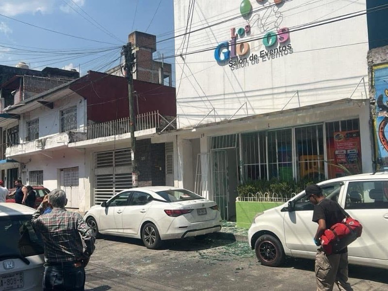 Explosión en salón de fiestas deja tres lesionados