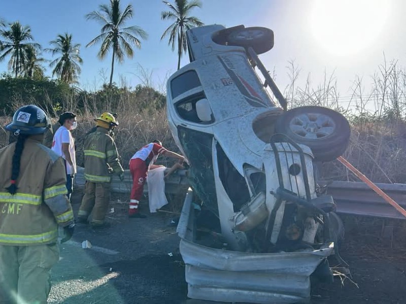 Fallece automovilista al accidentarse en Libramiento Tecomán Arco Sur