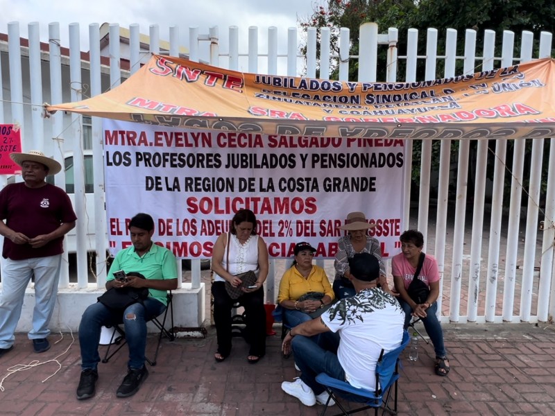 Falta de sensibilidad del gobierno estatal, señalan pensionados de Zihuatanejo