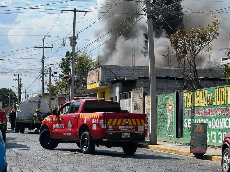 Familia pide ayuda tras perder sus cosas en incendio