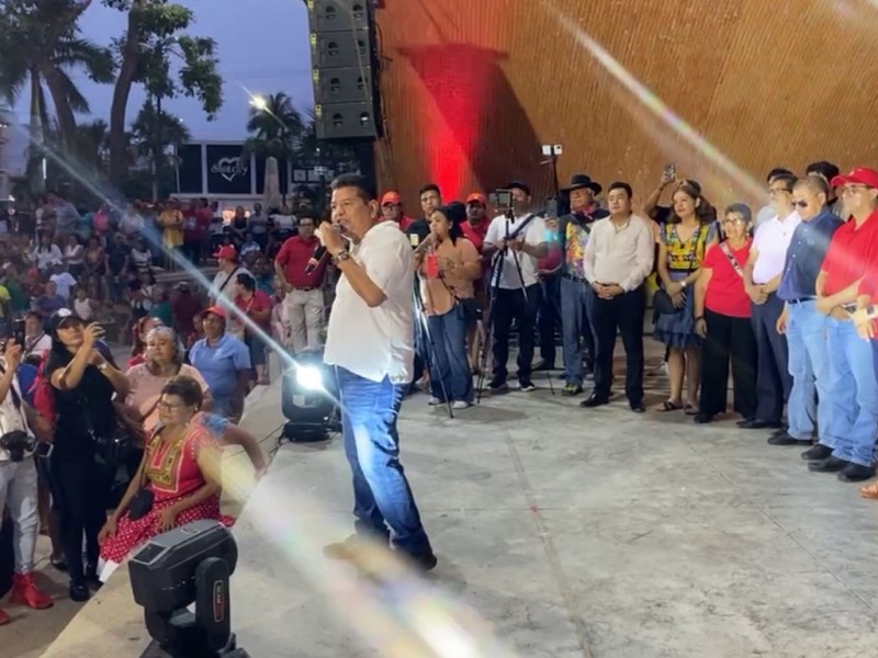 Fiesta del triunfo; celebra presidente electo de Salina Cruz