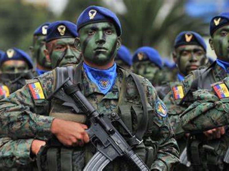 Fiscalía de Ecuador investiga a 18 militares tras muerte de una soldado