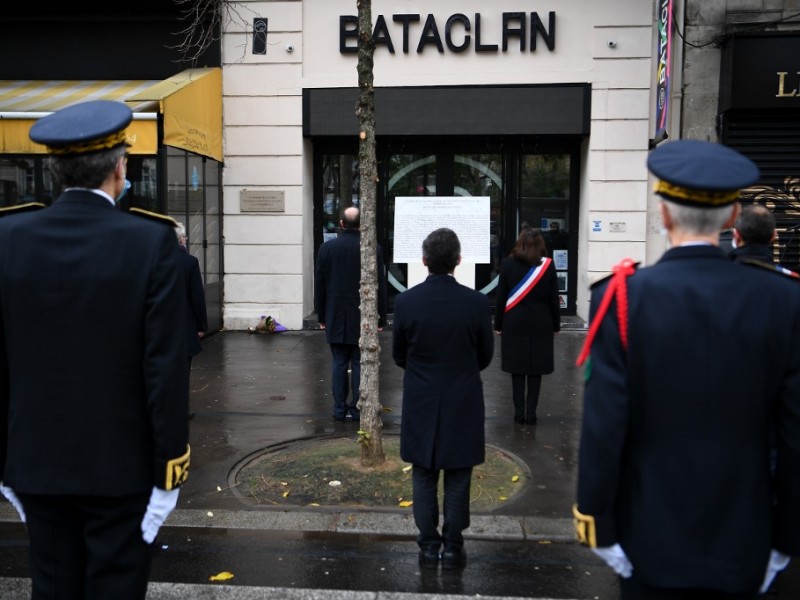 Francia conmemora quinto aniversario de atentado en París