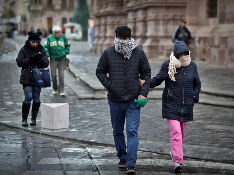 Frente frío No. 24 congela México con temperaturas récord