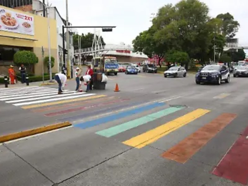 Habitantes de Cadereyta molestos por pintura en pasos peatonales