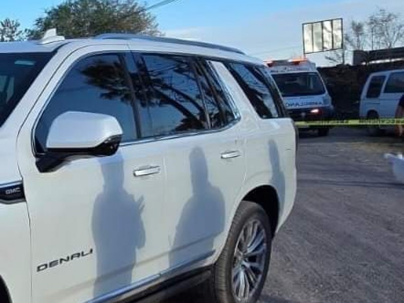 Hallan cinco cuerpos en camioneta abandonada en Villa Corona