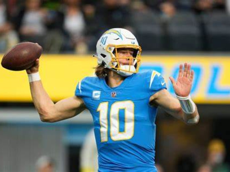 Herbert lleva a los Chargers a los playoffs NFL