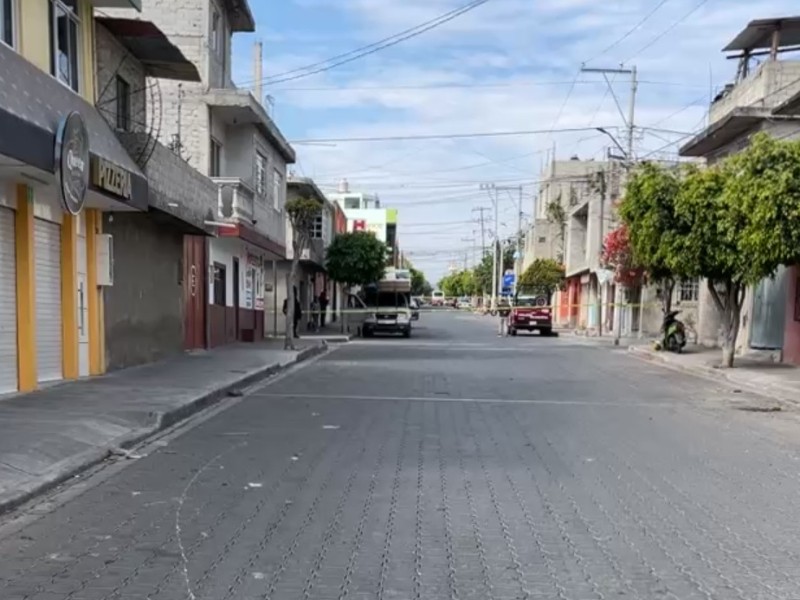 Hombre sin vida hallado al interior de camioneta