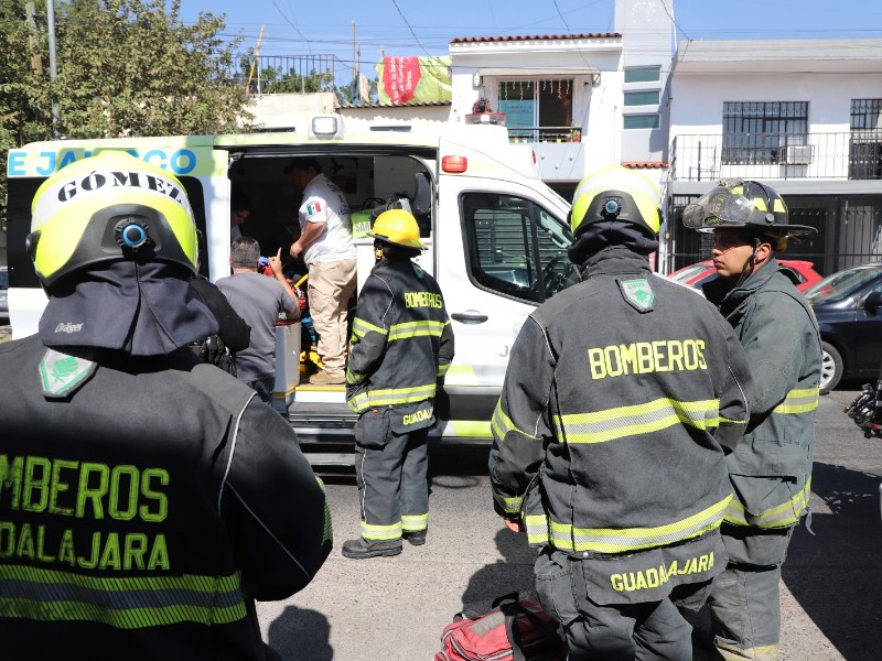 Hombre sufre descarga al retirar unos cables de media tensión