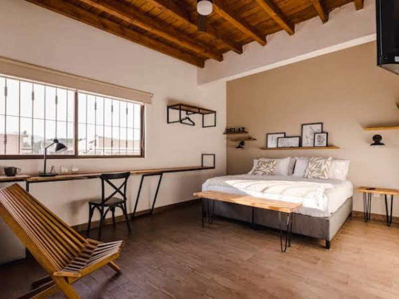 Hoteleros nuevamente buscan regular servicios de Airbnb