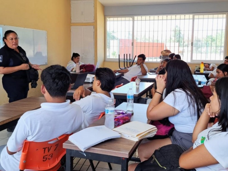 Imparten charlas de prevención en planteles educativos de Manzanillo