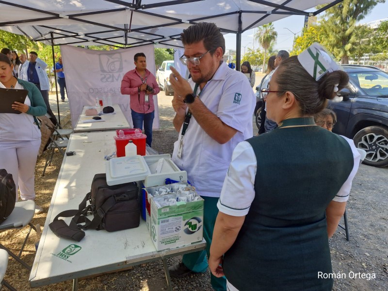 IMSS arrancó vacunación en Drive Thrue