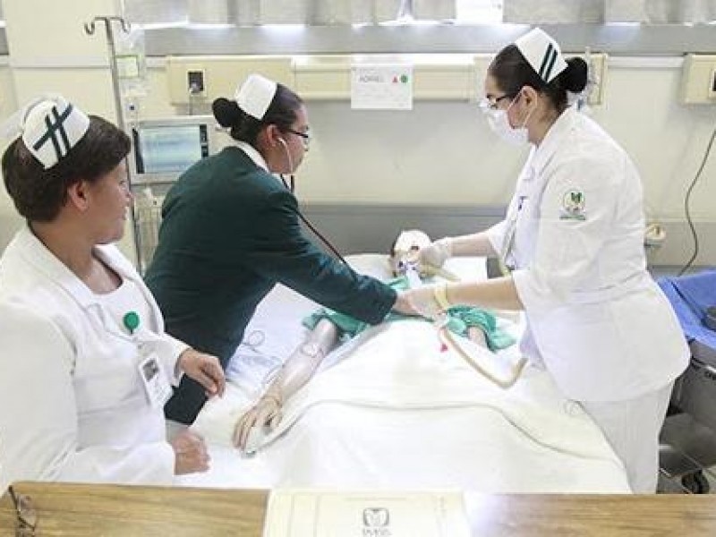 IMSS-BIENESTAR ofrece 3,646 plazas en enfermería