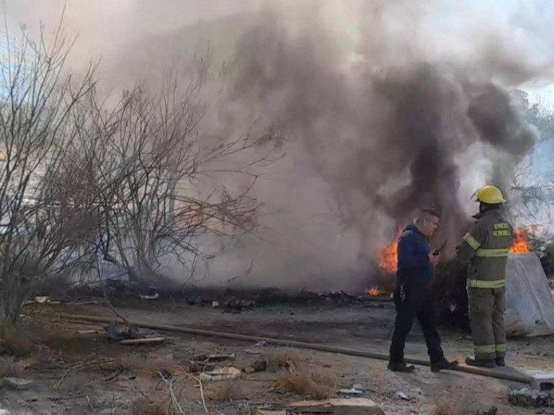 Incendio acaba con vivienda de mujer