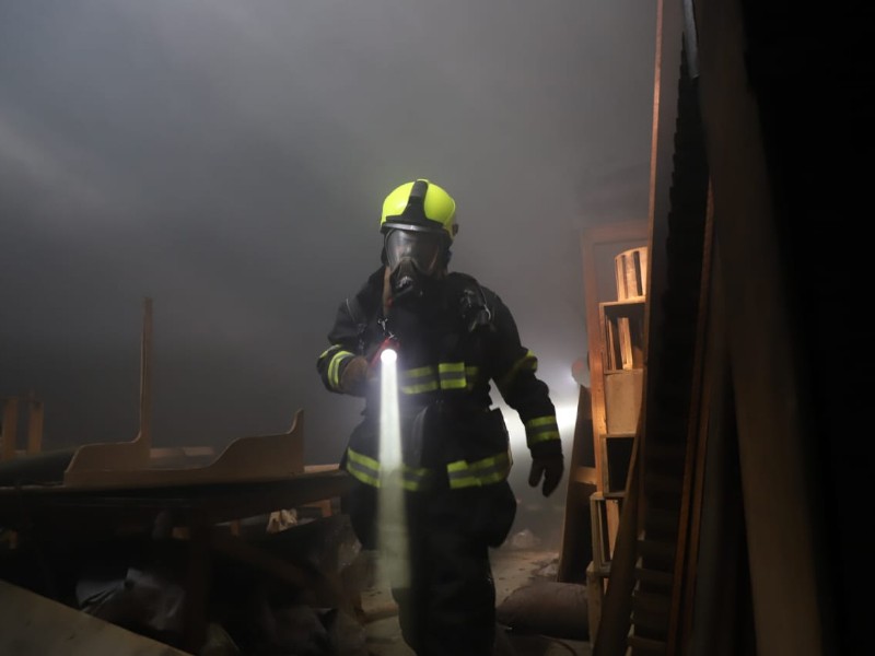 Incendio destruye taller de muebles en Guadalajara