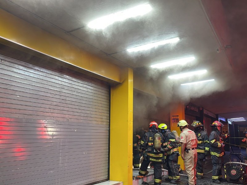 Incendio devasta negocio de patines y scooters en el Centro