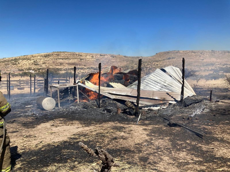 Incendio en San José de la Vinata, deja solo daños