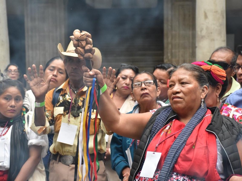 Indígenas mexicanas exigen reconocimiento de la medicina tradicional en hospitales