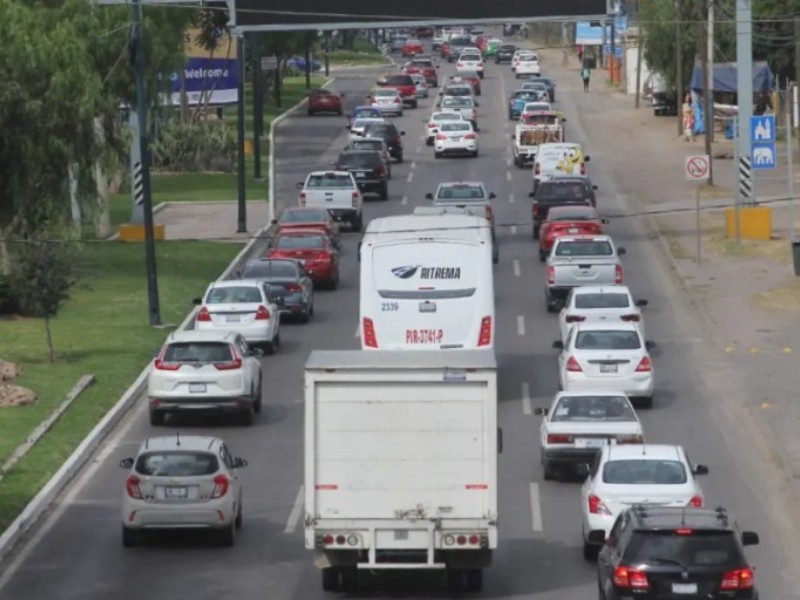 “Insoportable” el tráfico vehicular en Bulevar Aeropuerto