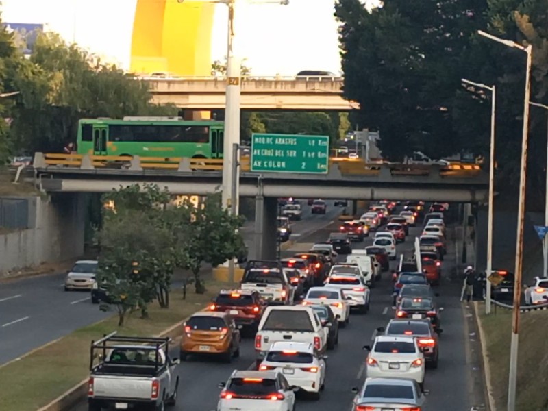 Intervenciones en la Avenida Lázaro Cárdenas generaron carga vehicular