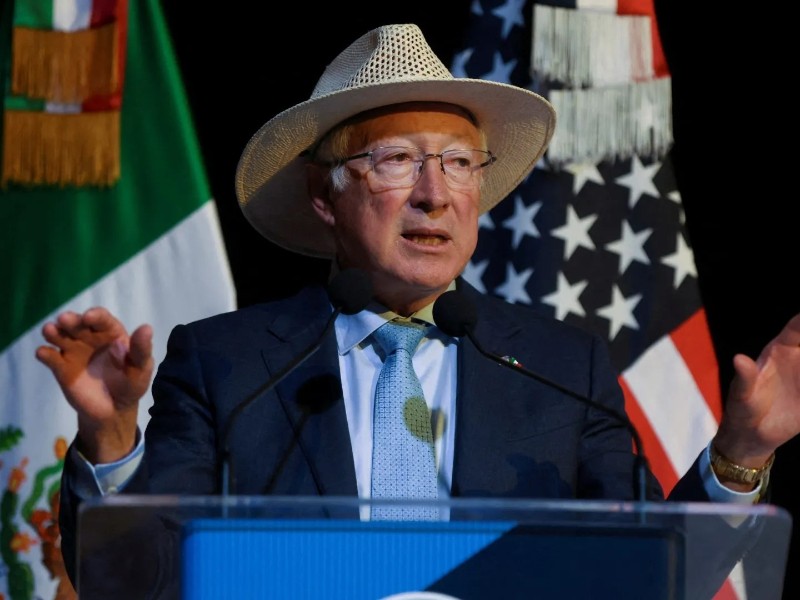 Ken Salazar pide unidad ante amenaza de aranceles de Trump