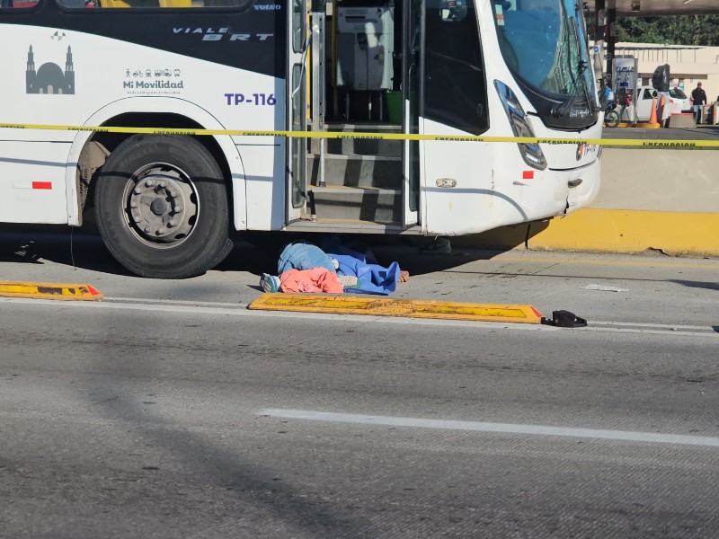 Ladrón murió atropellado por Macrobús