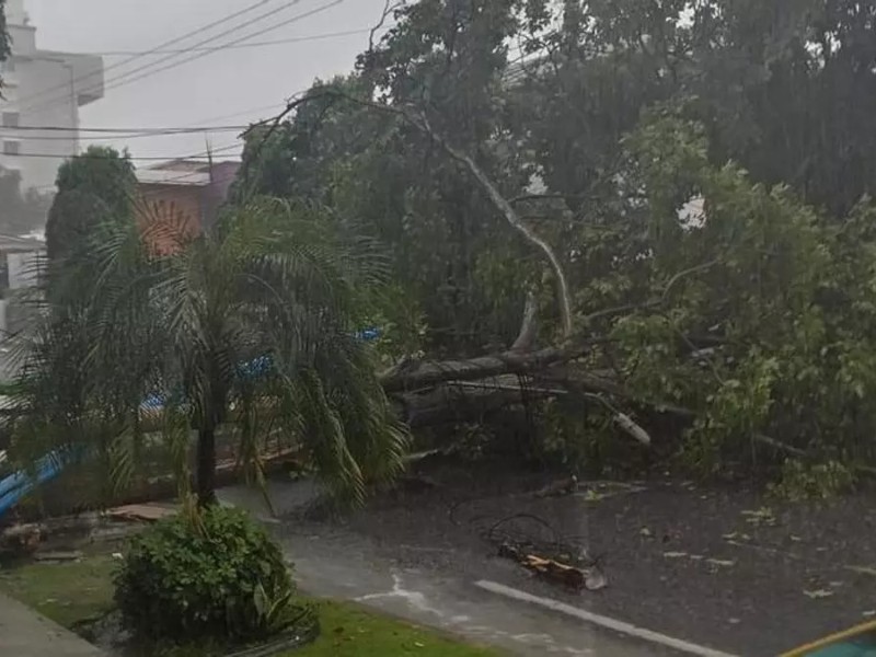 Lluvias suspenden vuelos en Panamá, también afectan metro