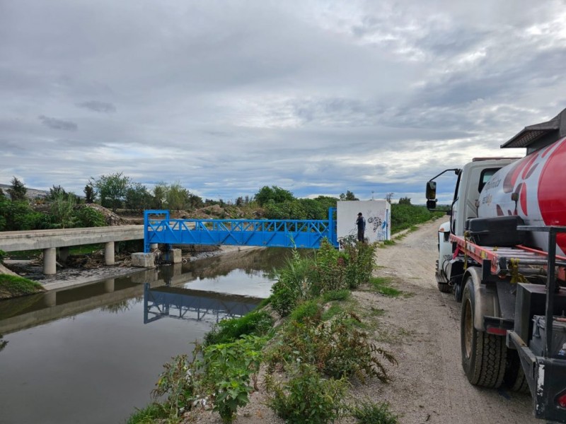 Localizan cuerpo de hombre que cayó a canal en Tlajomulco