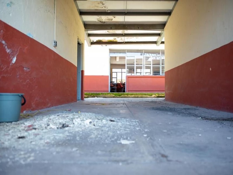 Mal servicio de agua y drenaje en escuelas de Tepic