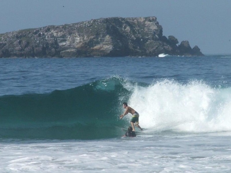 Mar de fondo atrae a turismo para surfear