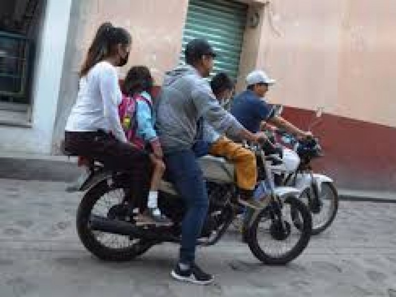 Menores de 12 años no podrán circular en motocicletas
