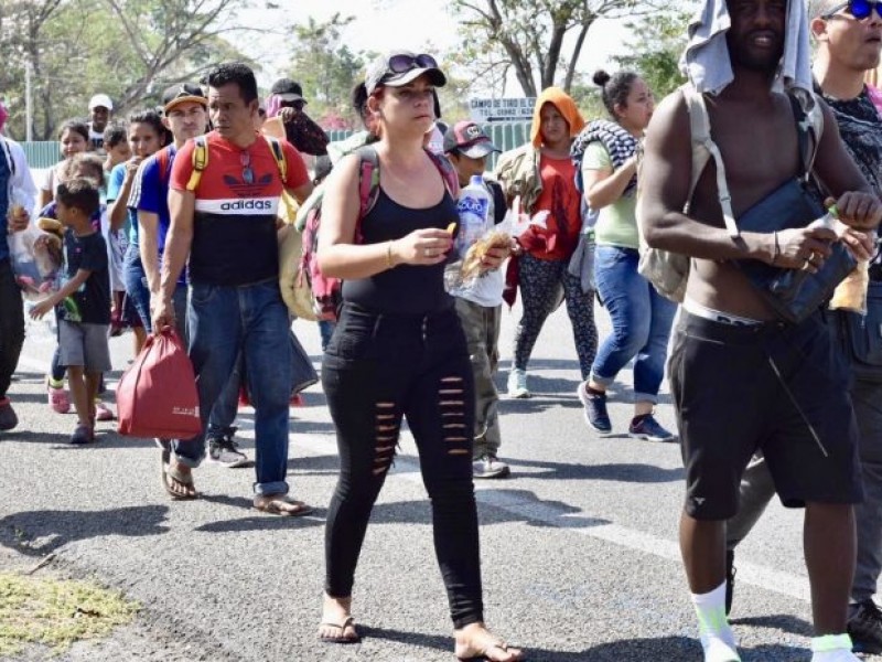 Migrantes cubanos parten hacia el norte del país