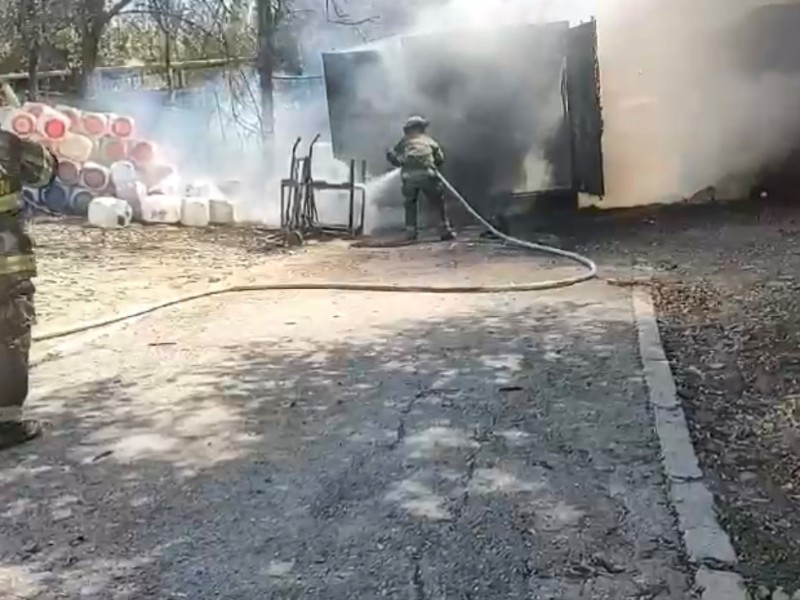 Moviliza incendio en Parque Fundidora, en Monterrey