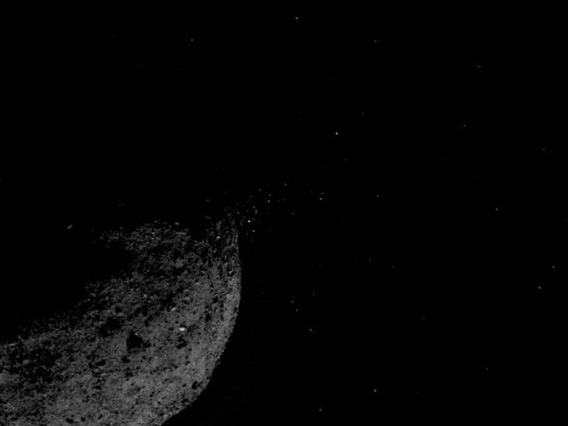NASA capta un asteroide expulsando material al espacio