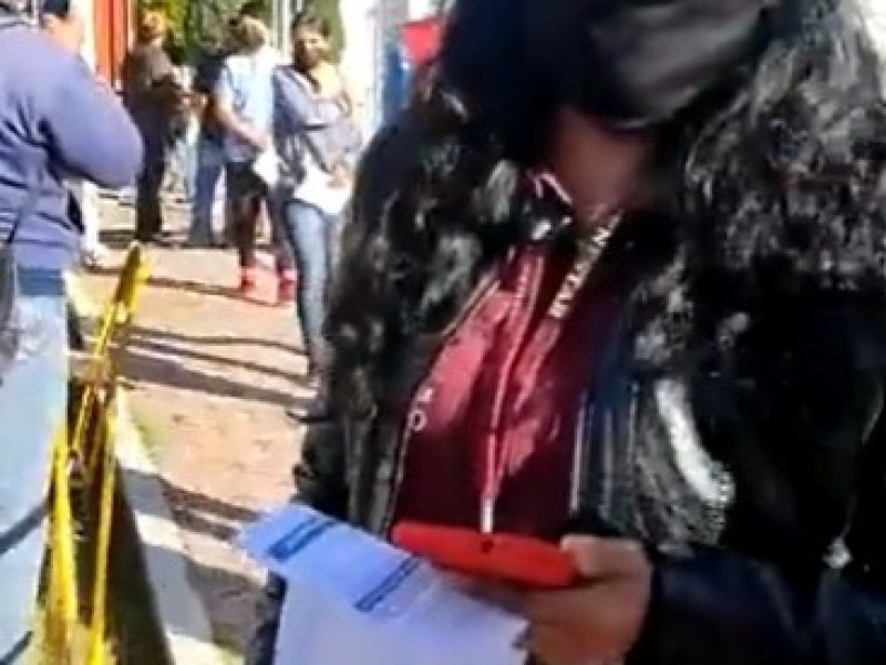 (VIDEO)Niegan vacuna COVID a menor en sede de Puebla