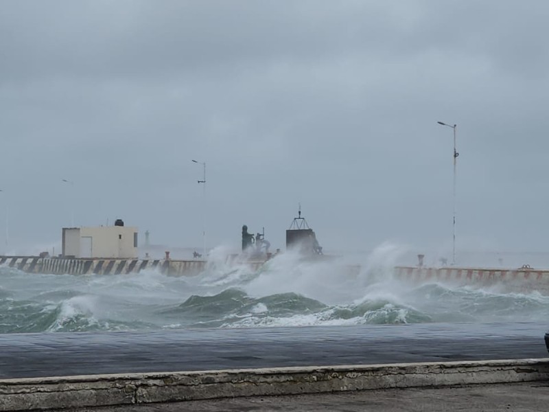 Norte de 118 km/h deja afectaciones en Puerto de Veracruz