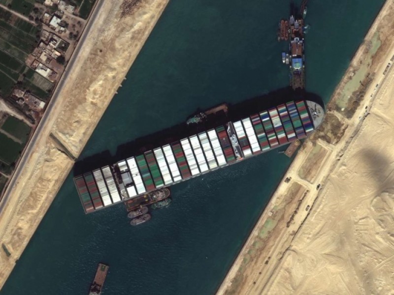 Nuevo intento para mover buque en Canal de Suez