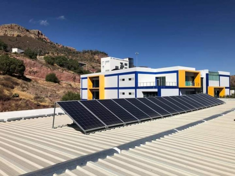 Paneles solares abastecerán energía eléctrica de edificio de Psicología