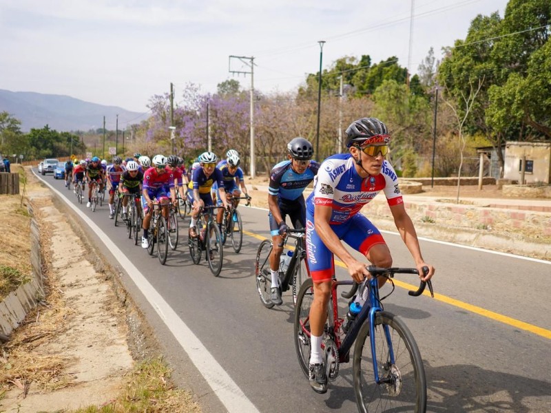 Participan 350 deportistas en la Clásica Ciclista Benito Juárez 2025