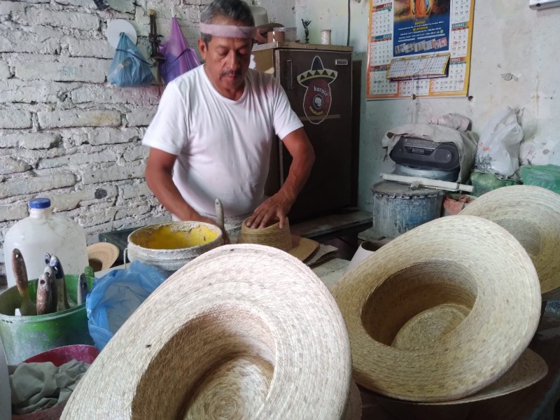 Persisten productores de sombrero en Sahuayo