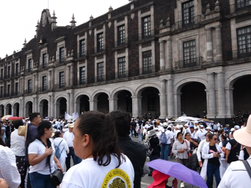 Personal de Salud se manifiesta, colapsa Centro Histórico de Toluca
