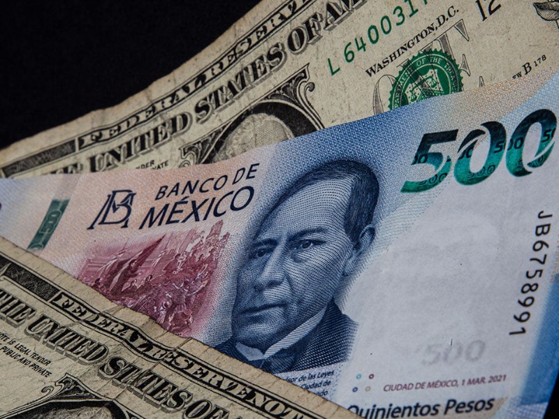 Peso mexicano cae frente al dólar tras amenazas de Trump