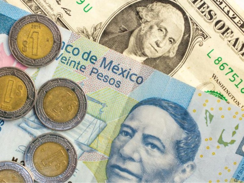 Peso mexicano pierde terreno frente al dólar este viernes